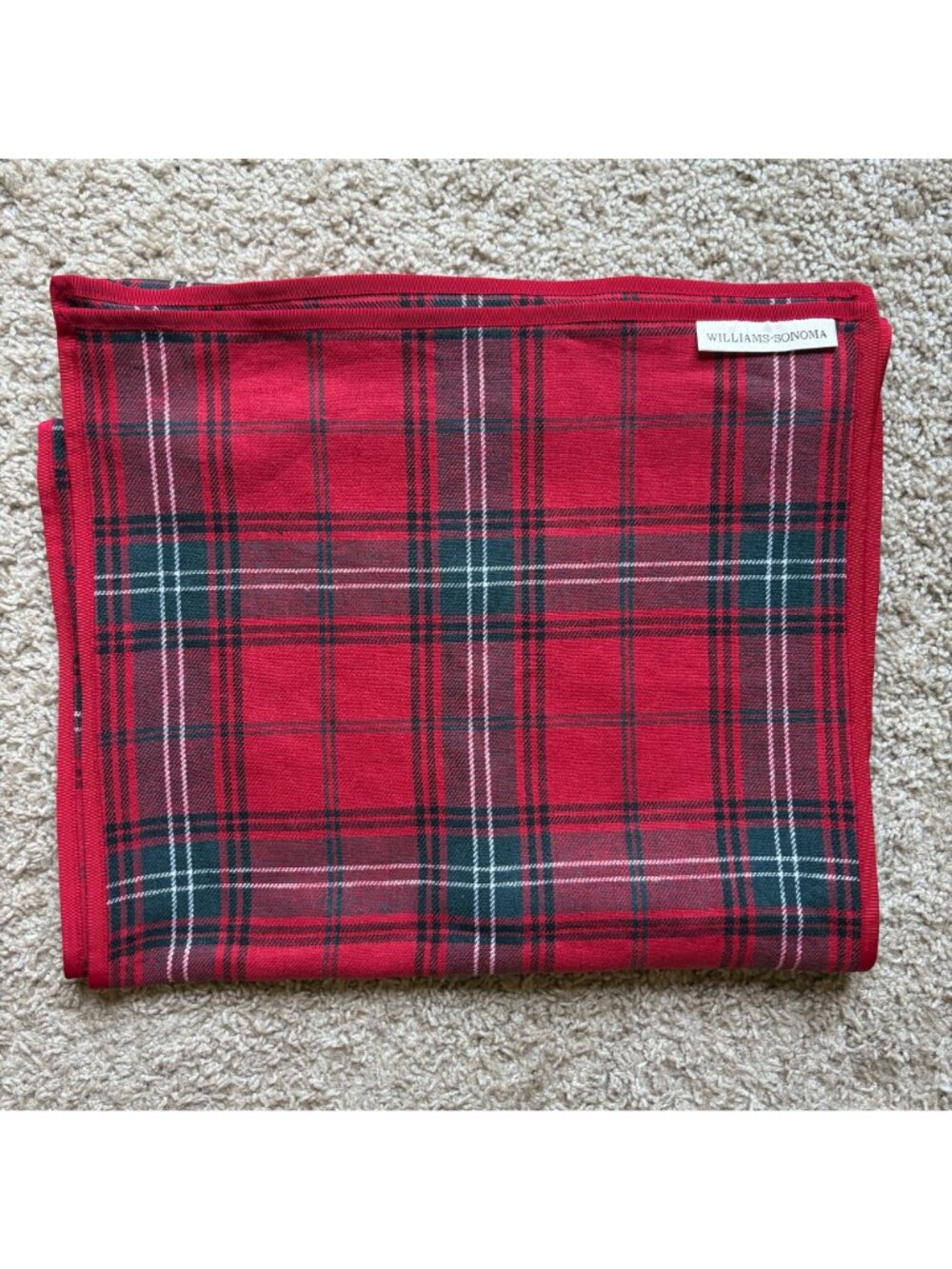 Williams Sonoma Set of 8 Tartan Plaid Red Cloth Napkins and Table Runner 16 x 90 - Picture 10 of 11